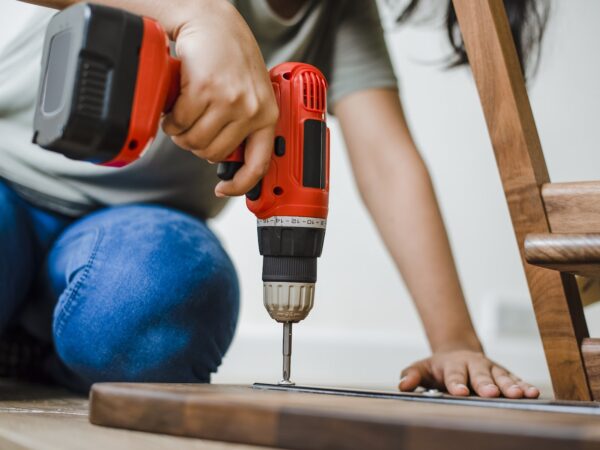 Furadeira a bateria no dia a dia: onde ela mais facilita reparos e instalações?