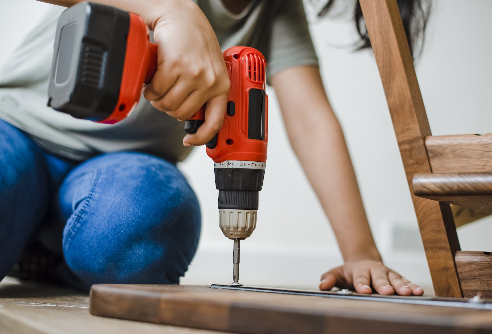 Furadeira a bateria no dia a dia: onde ela mais facilita reparos e instalações?